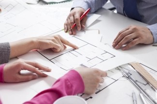 Hands looks over a floorplan